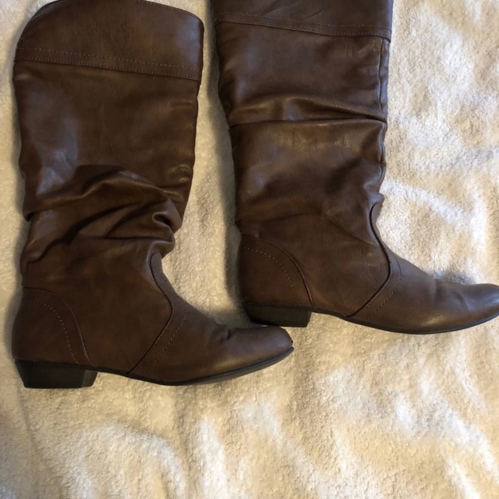 Boots - Picture 6 of 7